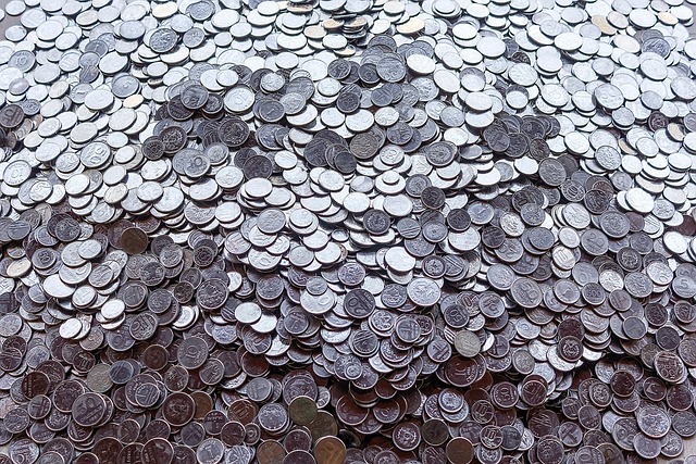 hodně mincí